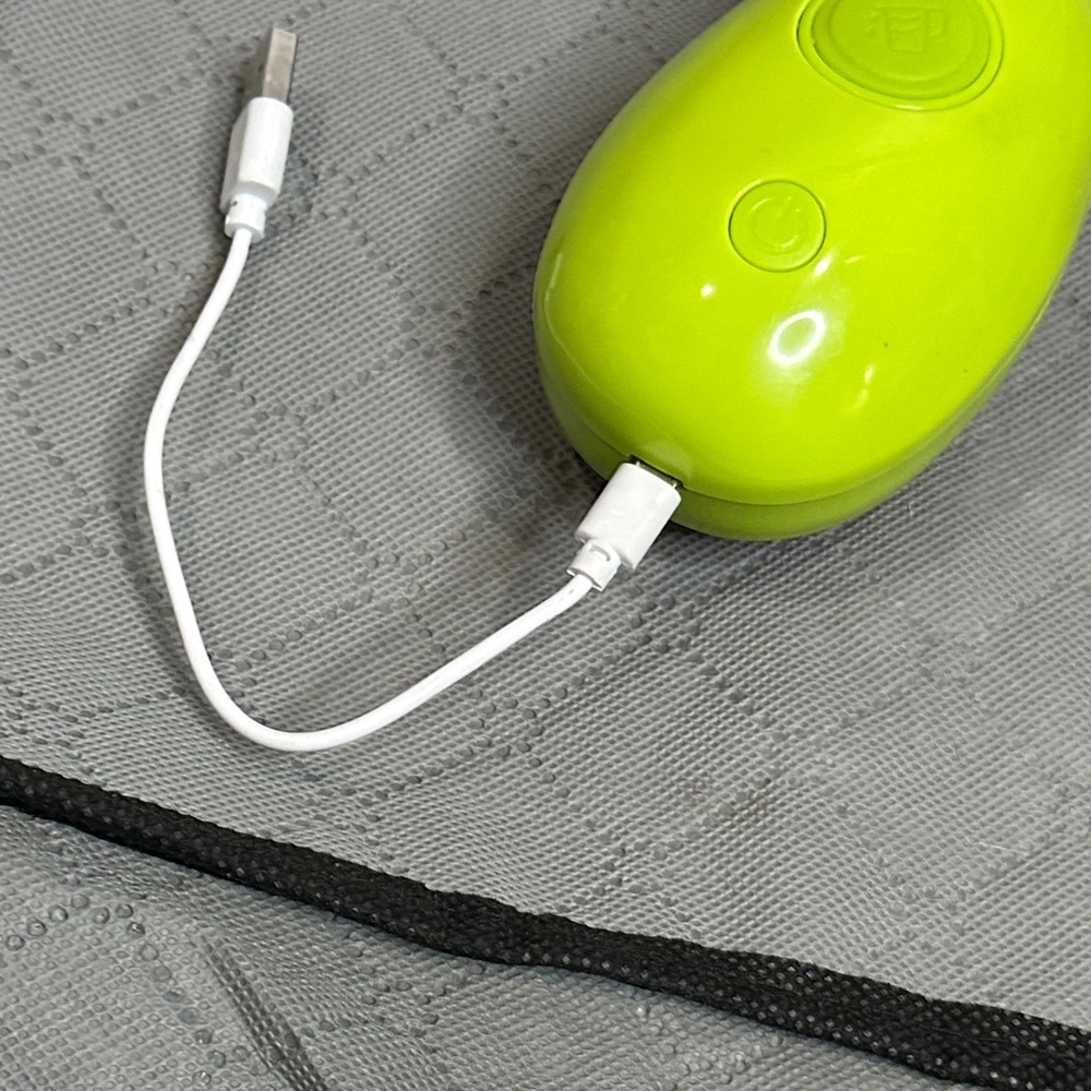 Vibrant Lime Green USB Cat Grooming Steamer Remove Excess Cat Hair with Ease - Picture 7 of 8